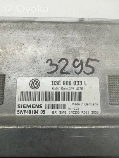 Volkswagen Polo Calculateur moteur ECU 03E906033L
