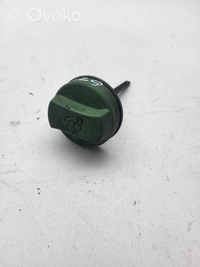 Volkswagen PASSAT B5 Power steering tank cap 8D0422361C