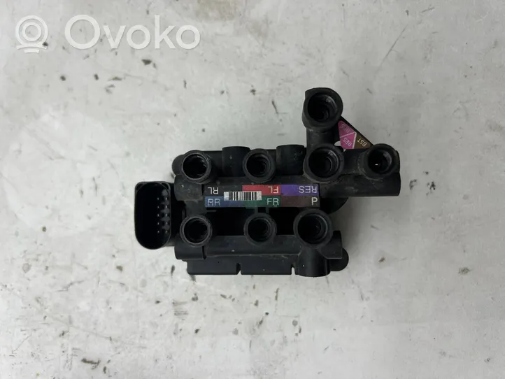 Audi Q7 4M Air suspension valve block 4m0616013a