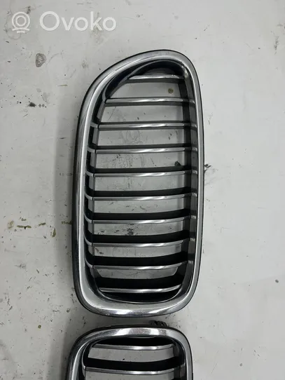 BMW 5 F10 F11 Maskownica / Grill / Atrapa górna chłodnicy 7336478