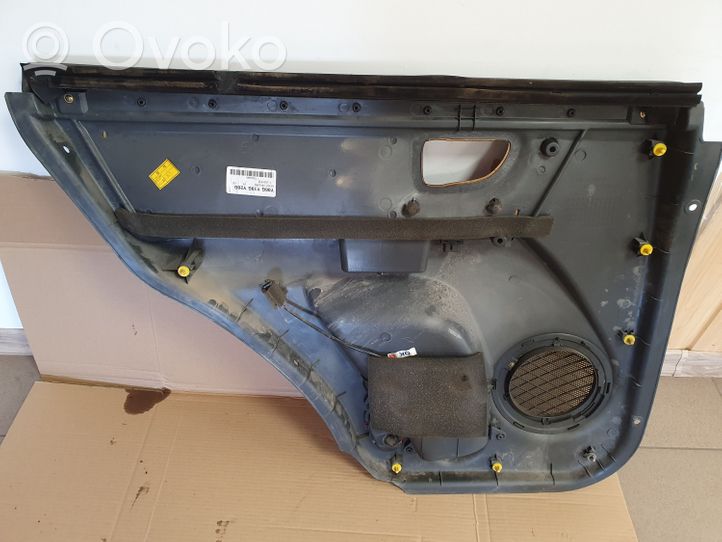 KIA Sorento Takaoven verhoilu 833023E010W3