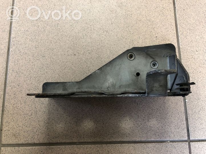 Land Rover Range Rover Sport L320 Supporto di montaggio del parafango 