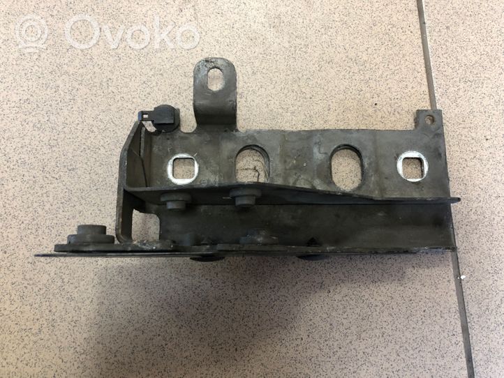 Land Rover Range Rover Sport L320 Supporto di montaggio del parafango 