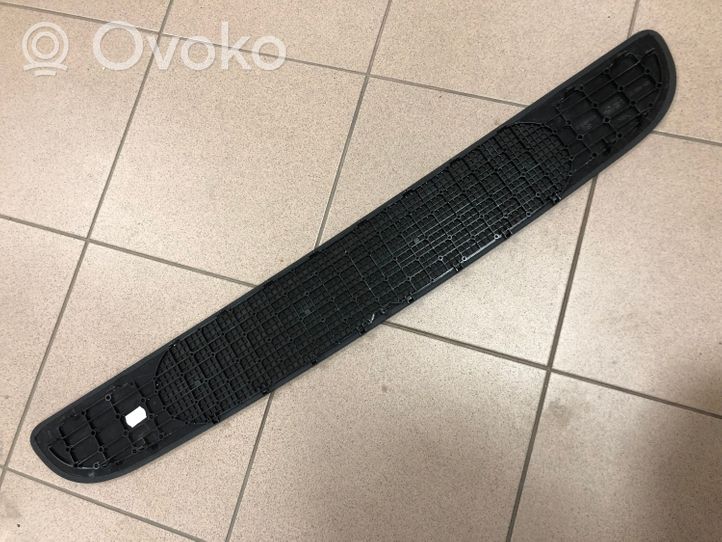 Mercedes-Benz E W211 Grille de plage arrière A2116900530