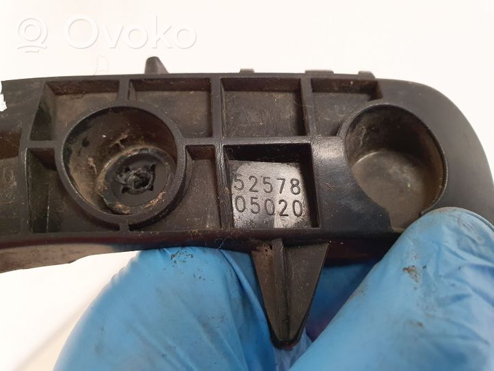 Toyota Avensis T270 Galinis laikiklis bamperio 5257805020