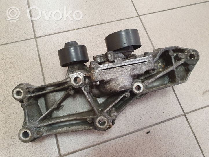 Opel Vivaro Generaattorin/laturin kiinnike 8200432166