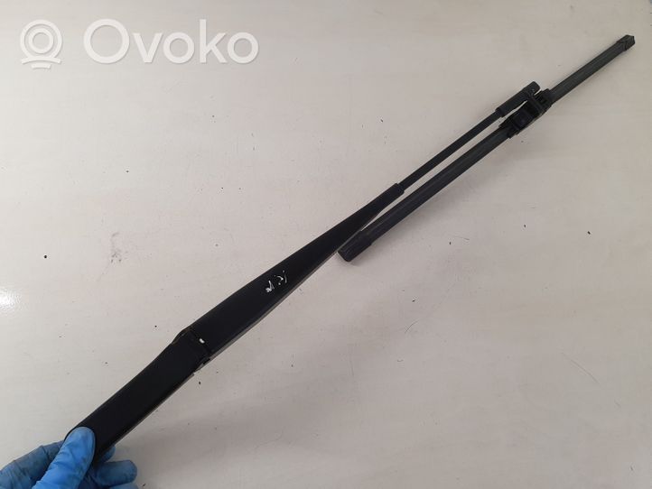 Volkswagen Touran I Windshield/front glass wiper blade 2K1955409