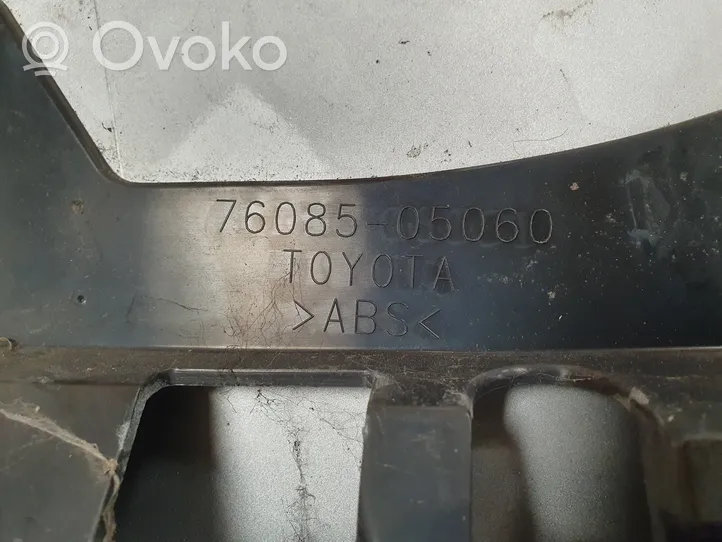 Toyota Avensis T270 Spojler klapy tylnej / bagażnika 7608505060