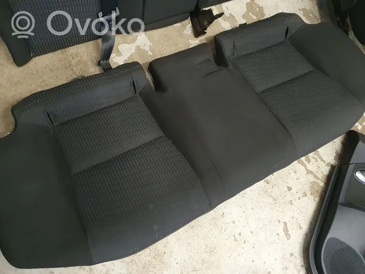 Toyota Avensis T270 Kit intérieur 