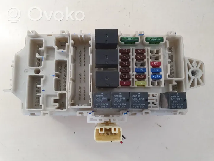 Mitsubishi Outlander Skrzynka bezpieczników / Komplet MR587873