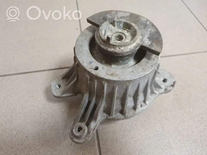 Mercedes-Benz C W205 Dzinēja spilvens A2052406617