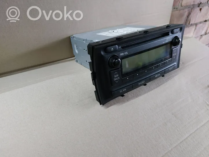 Toyota Prius c Panel / Radioodtwarzacz CD/DVD/GPS 8612052D10