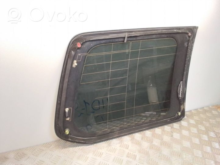 Toyota Land Cruiser (J200) Rear side window/glass 