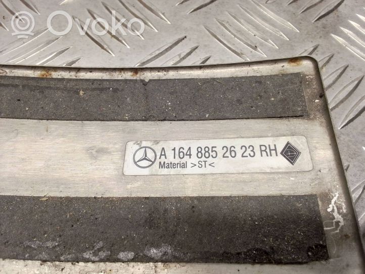 Mercedes-Benz ML W164 Coin du pare-chocs avant A1648852623