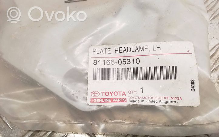 Toyota Avensis T270 Uchwyt / Mocowanie lampy przedniej 8116605310