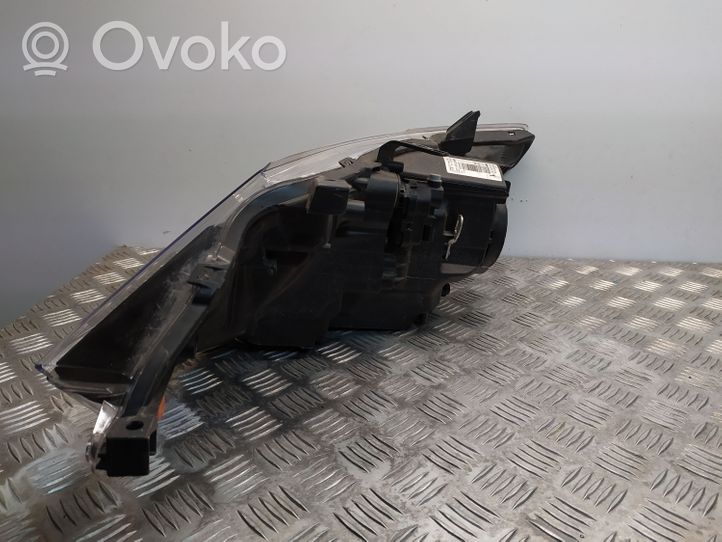 Toyota Auris E180 Lampa przednia 89907726