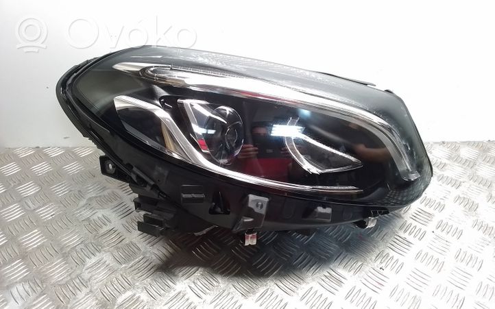 Mercedes-Benz B W246 W242 Lampa przednia A2469062801