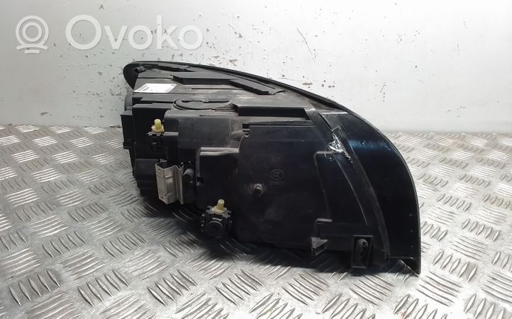 Volvo V50 Lampa przednia 31265694