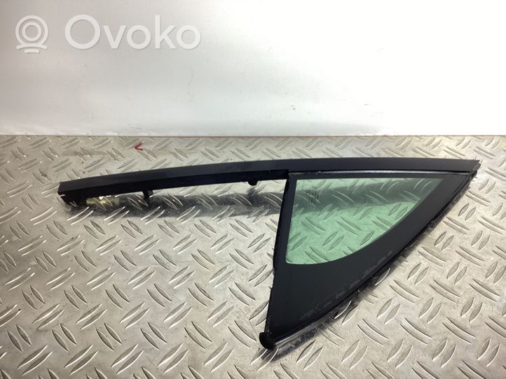 Volkswagen Touareg II Fenêtre latérale avant / vitre triangulaire (4 portes) 7P6845114