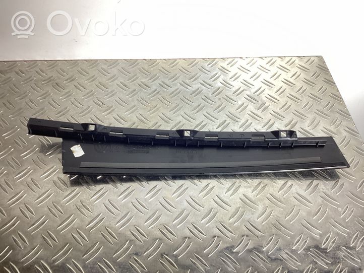 Volkswagen Touareg II Rivestimento modanatura del vetro della portiera anteriore 7P6837902