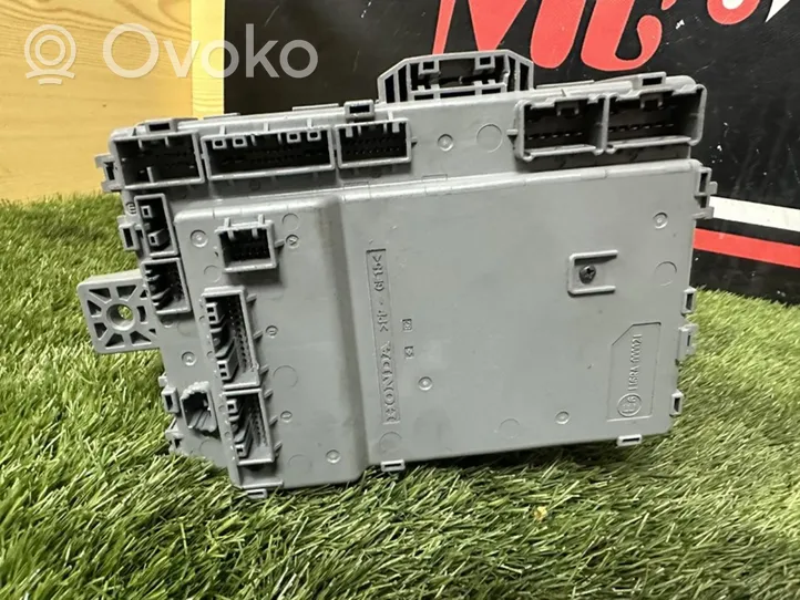 Honda Civic Module de fusibles TV0G230