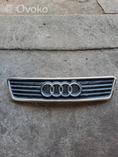 Audi A4 S4 B5 8D Etusäleikkö 