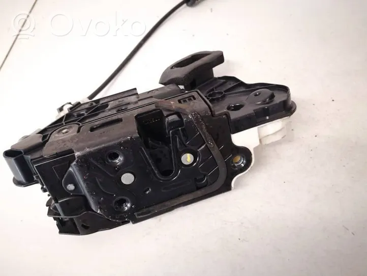 Volkswagen Jetta VI Front door lock 5k2837016d