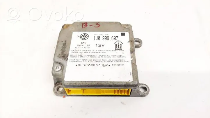 Volkswagen PASSAT B5 Airbag control unit/module 1J0909607