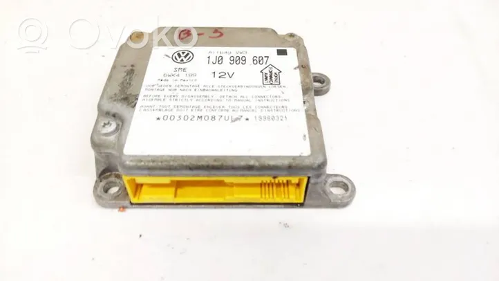 Volkswagen PASSAT B5 Airbag control unit/module 1J0909607