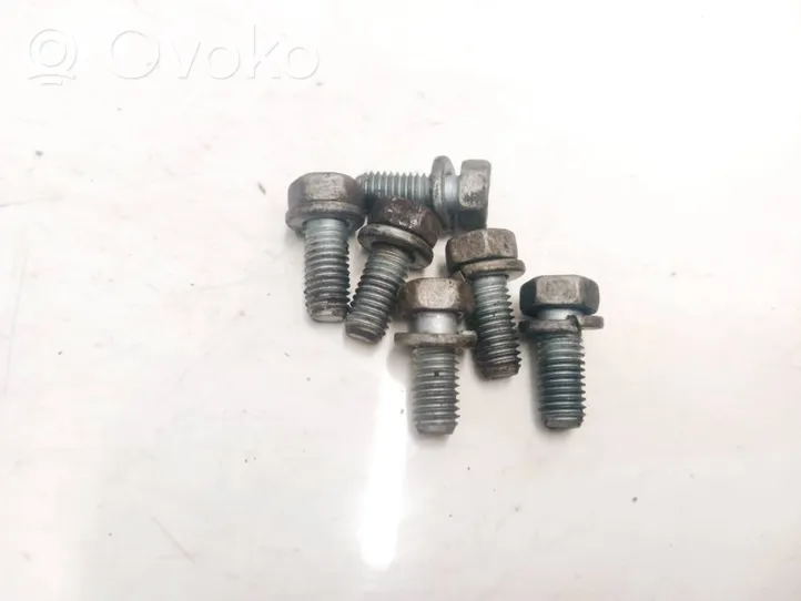 KIA Sportage Nuts/bolts 