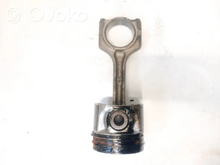 Honda CR-V Piston with connecting rod 