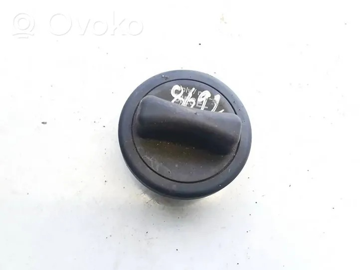 Mercedes-Benz CLS C219 Tappo del serbatoio del carburante a2204700705