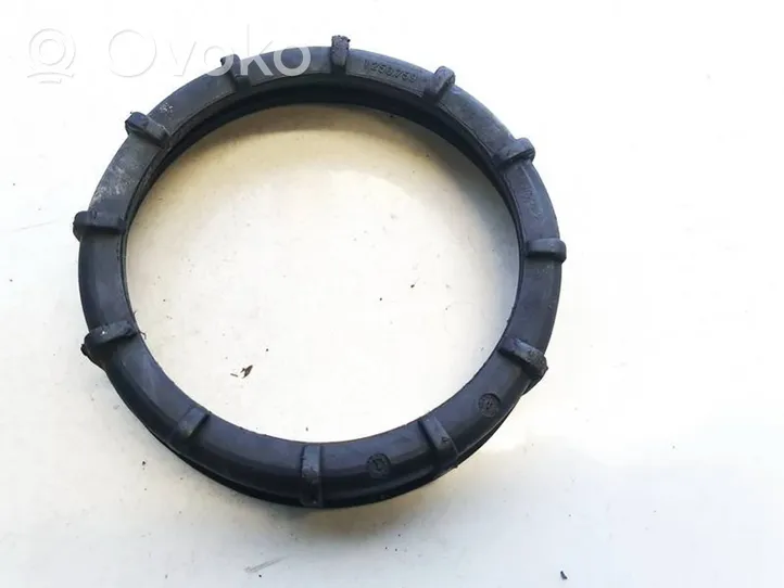 Mercedes-Benz C W203 Bague de verrouillage pour réservoir de carburant 1250759