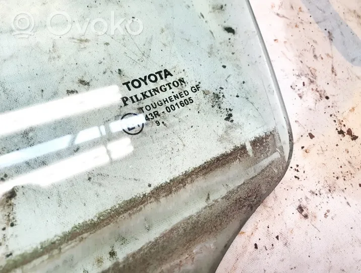 Toyota Avensis T270 Vetro del finestrino della portiera anteriore - quattro porte 