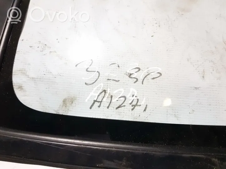 Mazda 323 Szyba karoseryjna tylna 