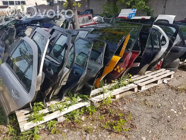 Mitsubishi Carisma Porte arrière silver