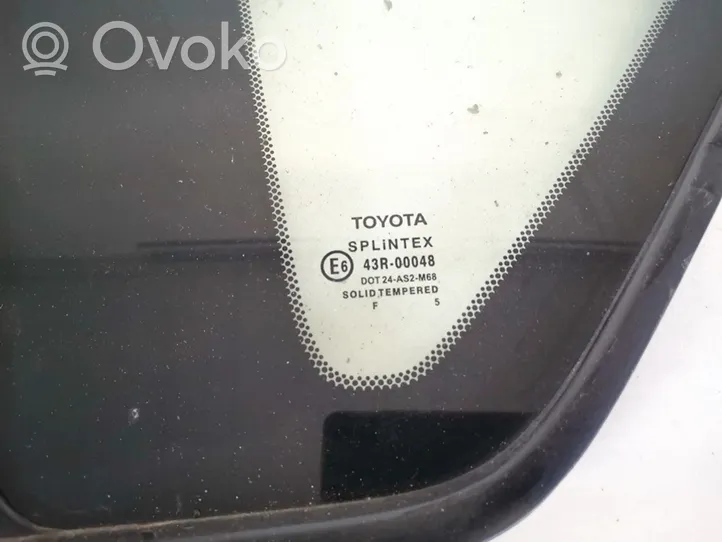 Toyota Corolla Verso AR10 Fenêtre latérale avant / vitre triangulaire 