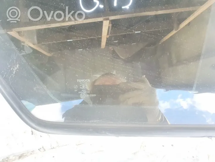 Toyota Avensis Verso Заднее боковое стекло кузова 
