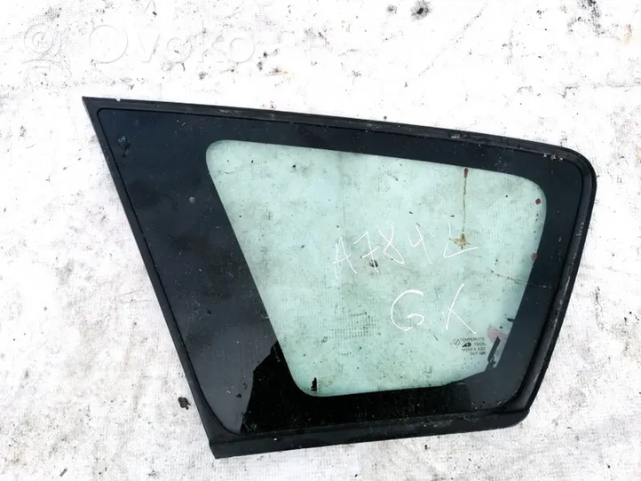 Pontiac Vibe Rear side window/glass 