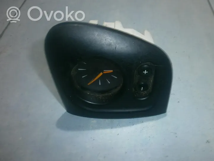 Ford Focus Monitor / wyświetlacz / ekran b41ta