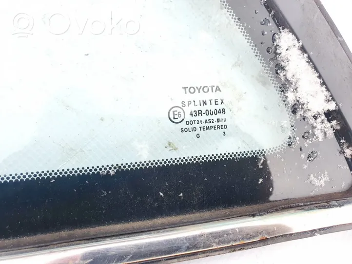 Toyota Avensis T250 Aizmugurējais virsbūves sānu stikls 