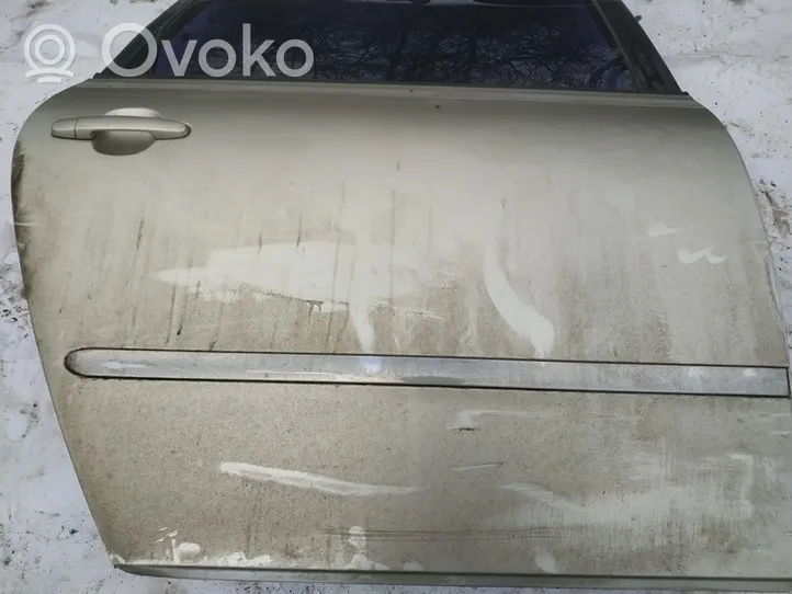 Toyota Avensis Verso Задняя дверь pilkos