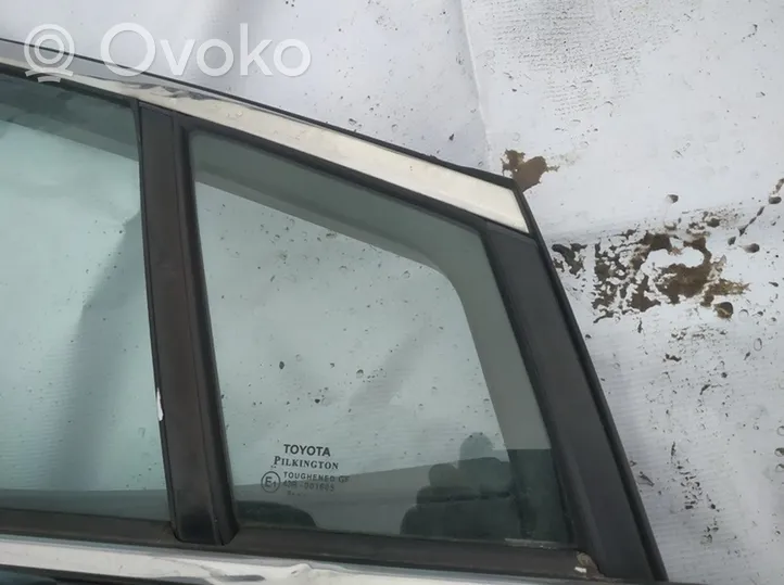 Toyota Avensis T270 Front door vent window glass four-door 