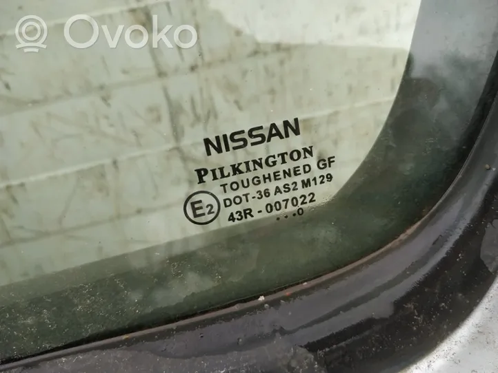 Nissan Almera N16 Szyba karoseryjna drzwi tylnych 
