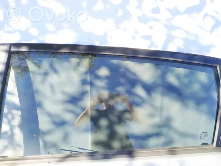 Toyota Corolla Verso AR10 Vetro del finestrino della portiera posteriore 