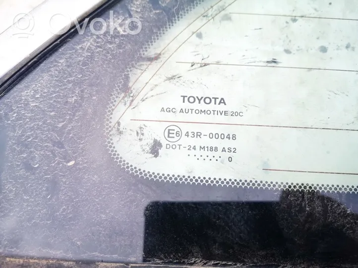 Toyota Avensis T270 Заднее боковое стекло кузова 