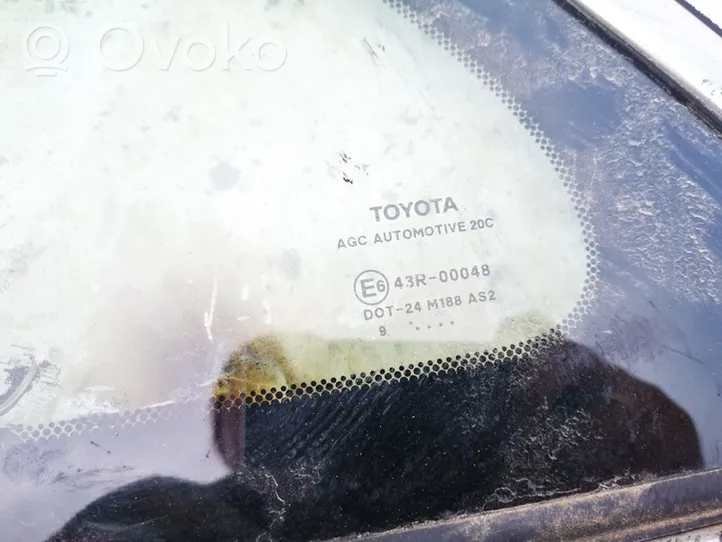 Toyota Avensis T270 Заднее боковое стекло кузова 