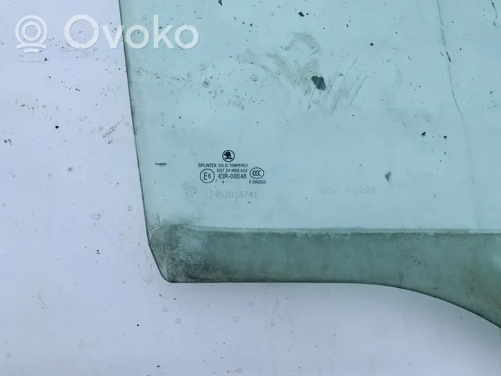Skoda Octavia Mk2 (1Z) Основное стекло задних дверей 