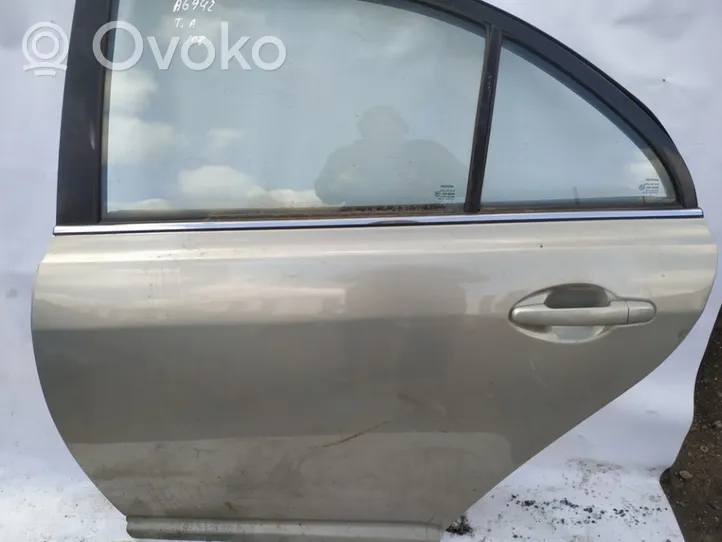 Toyota Avensis T250 Aizmugurējās durvis pilkos