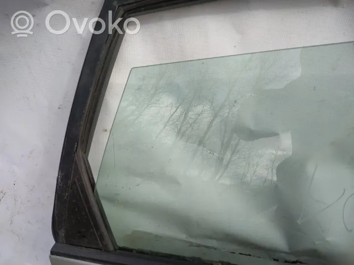 Toyota Avensis T220 Vitre de fenêtre porte arrière 